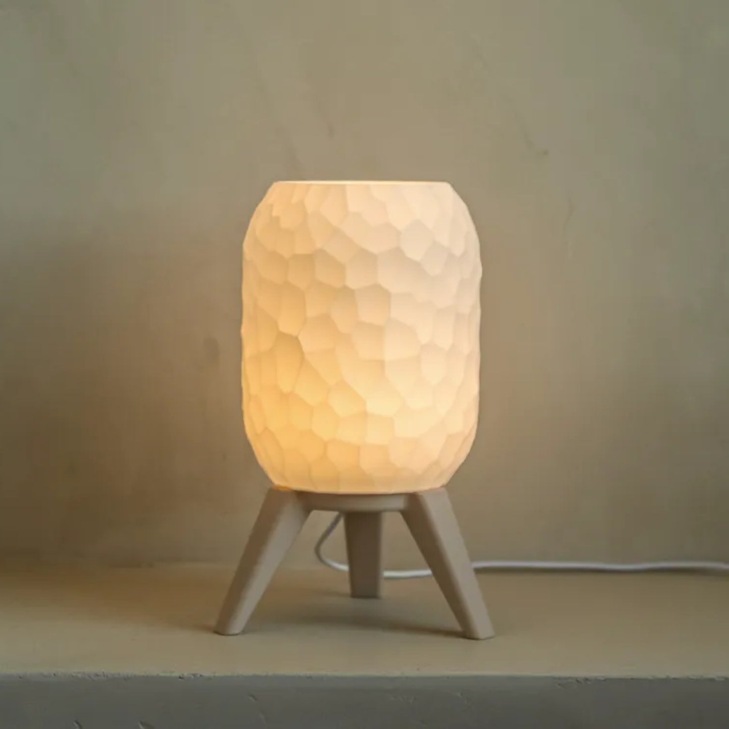 Luminaria_de_Mesa_Prisma_Oriva_Decor