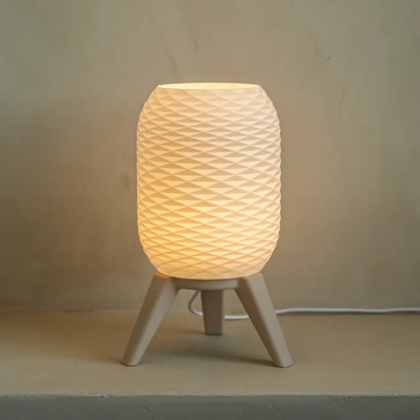 Luminaria_de_Mesa_Prisma_Oriva_Decor