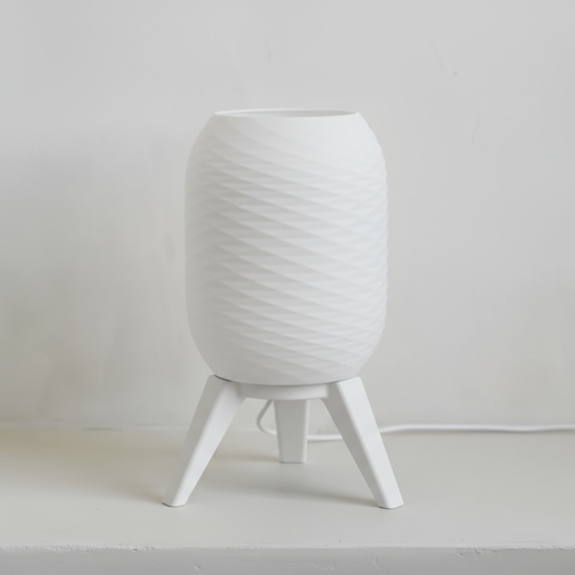 Luminaria_de_Mesa_Prisma_Oriva_Decor