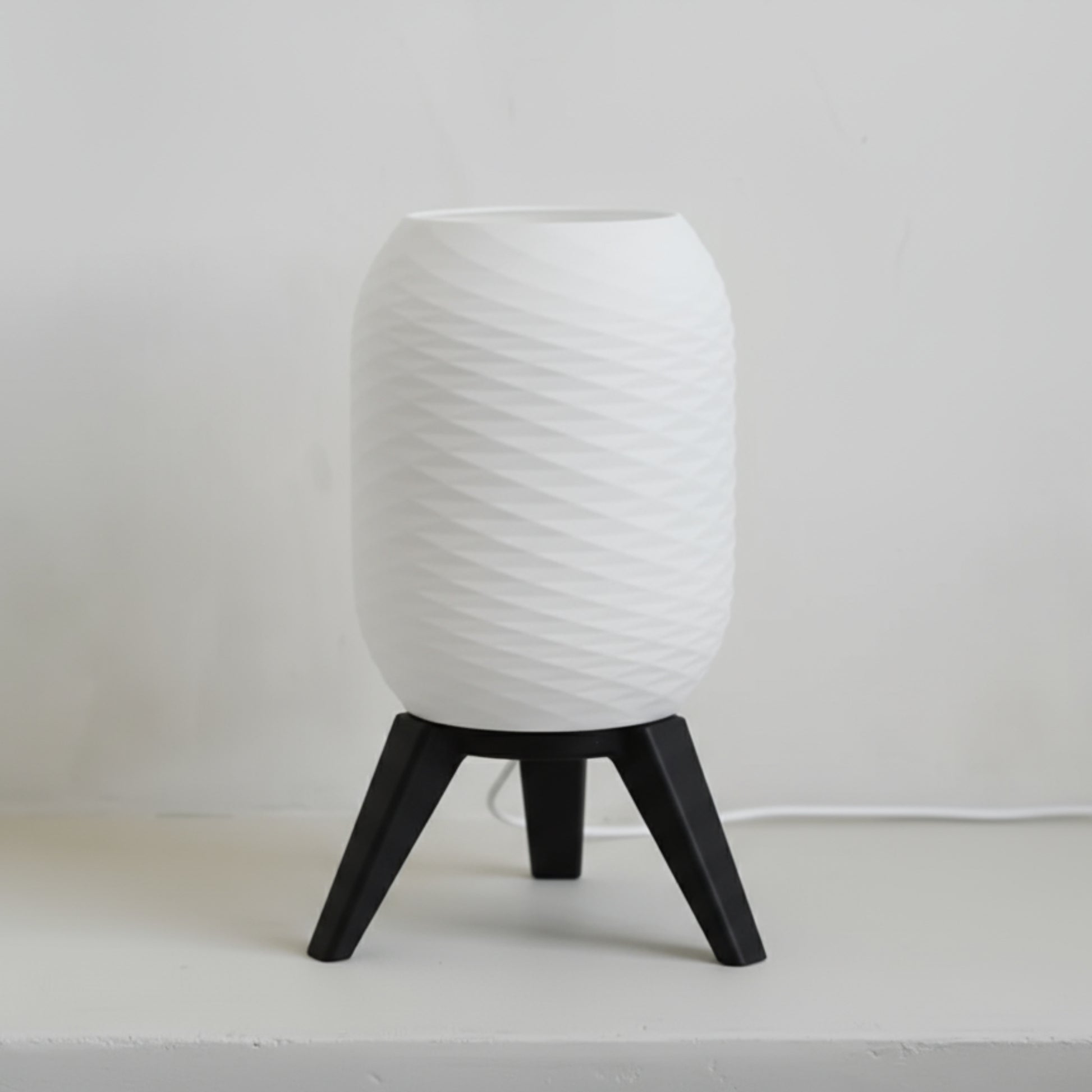 Luminaria_de_Mesa_Prisma_Oriva_Decor