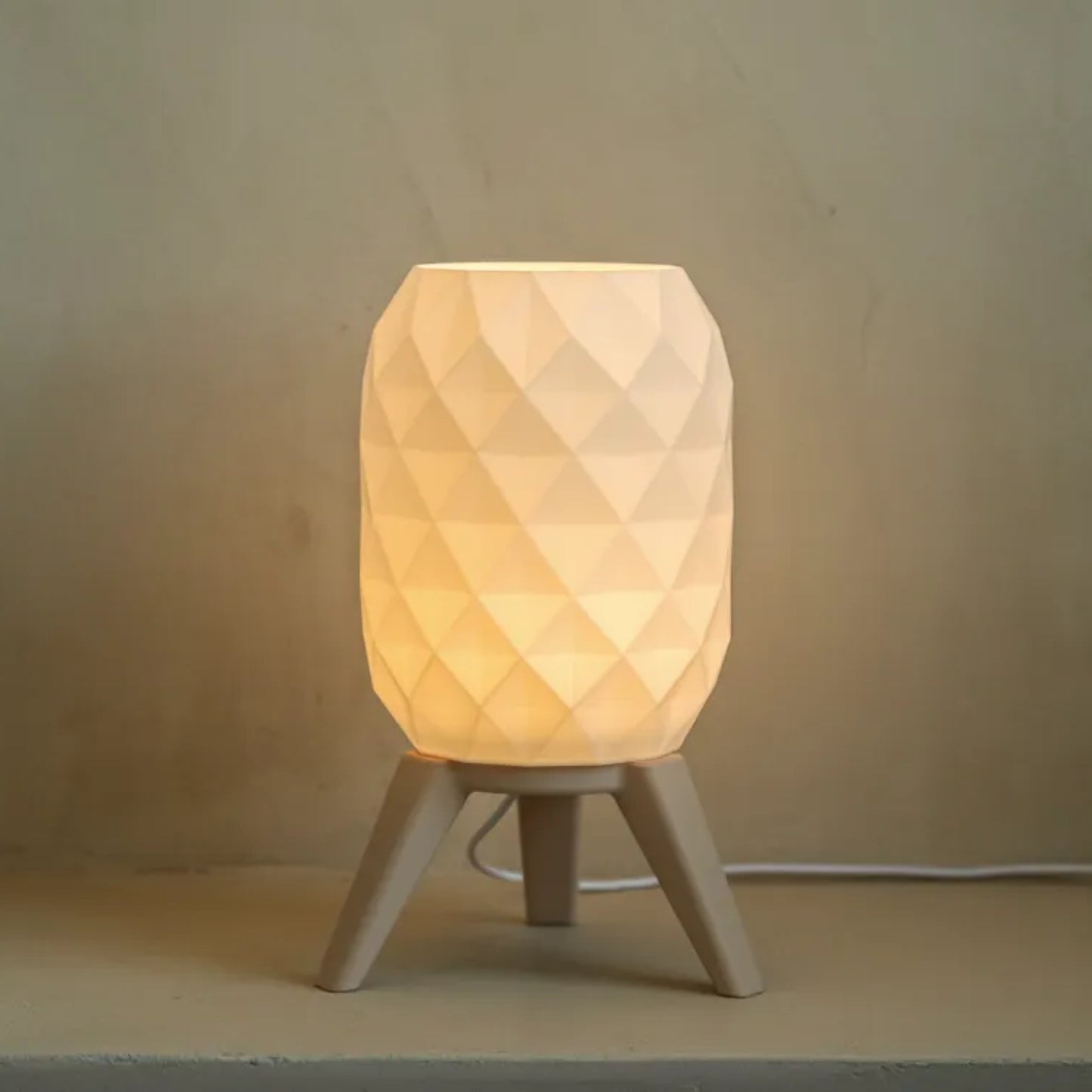 Luminaria_de_Mesa_Prisma_Oriva_Decor