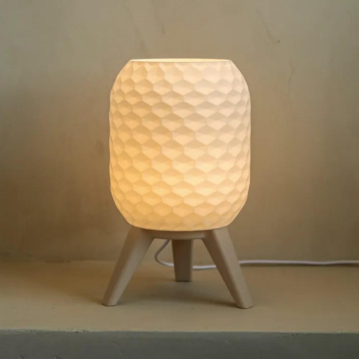 Luminaria_de_Mesa_Prisma_Oriva_Decor