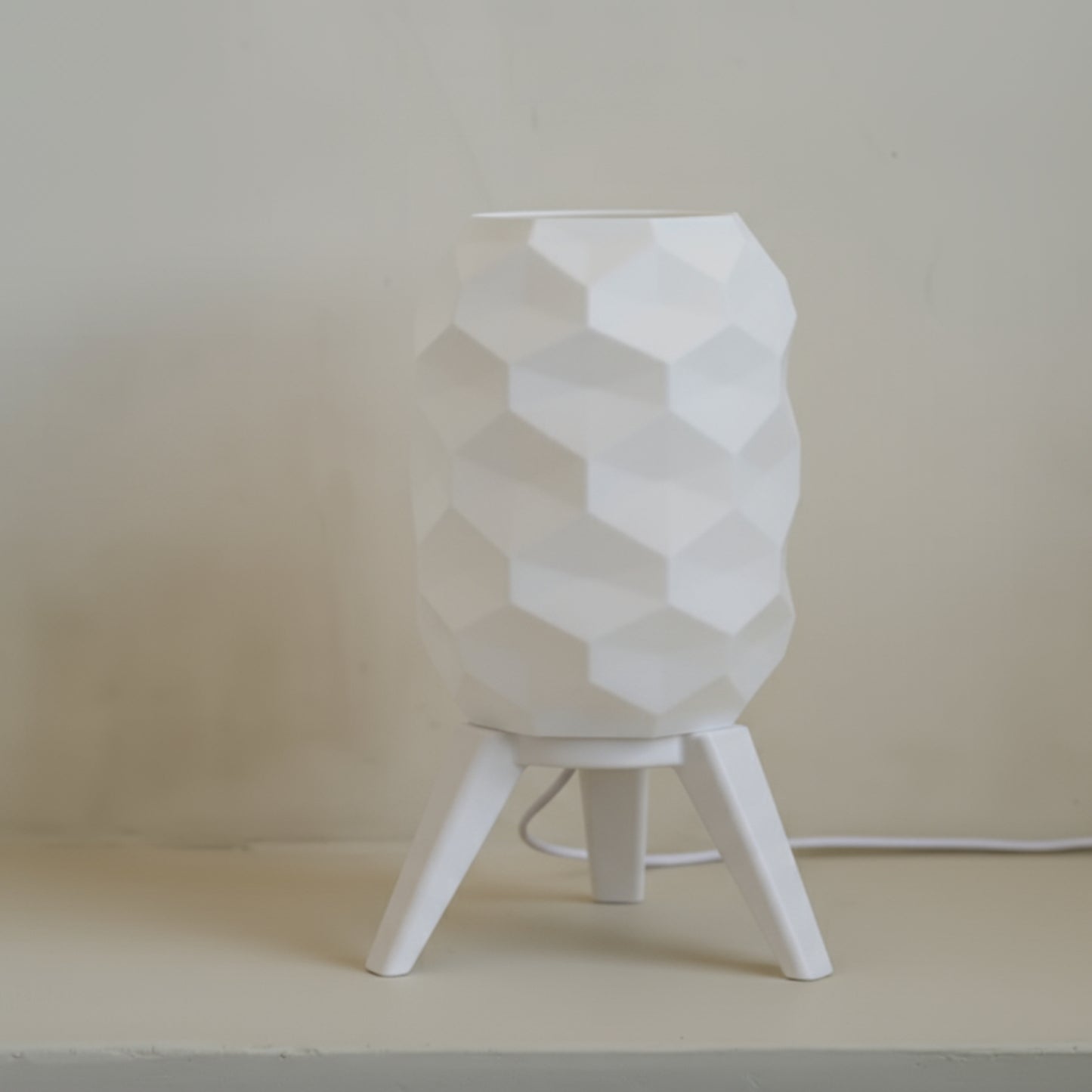 Luminaria_de_Mesa_Prisma_Oriva_Decor