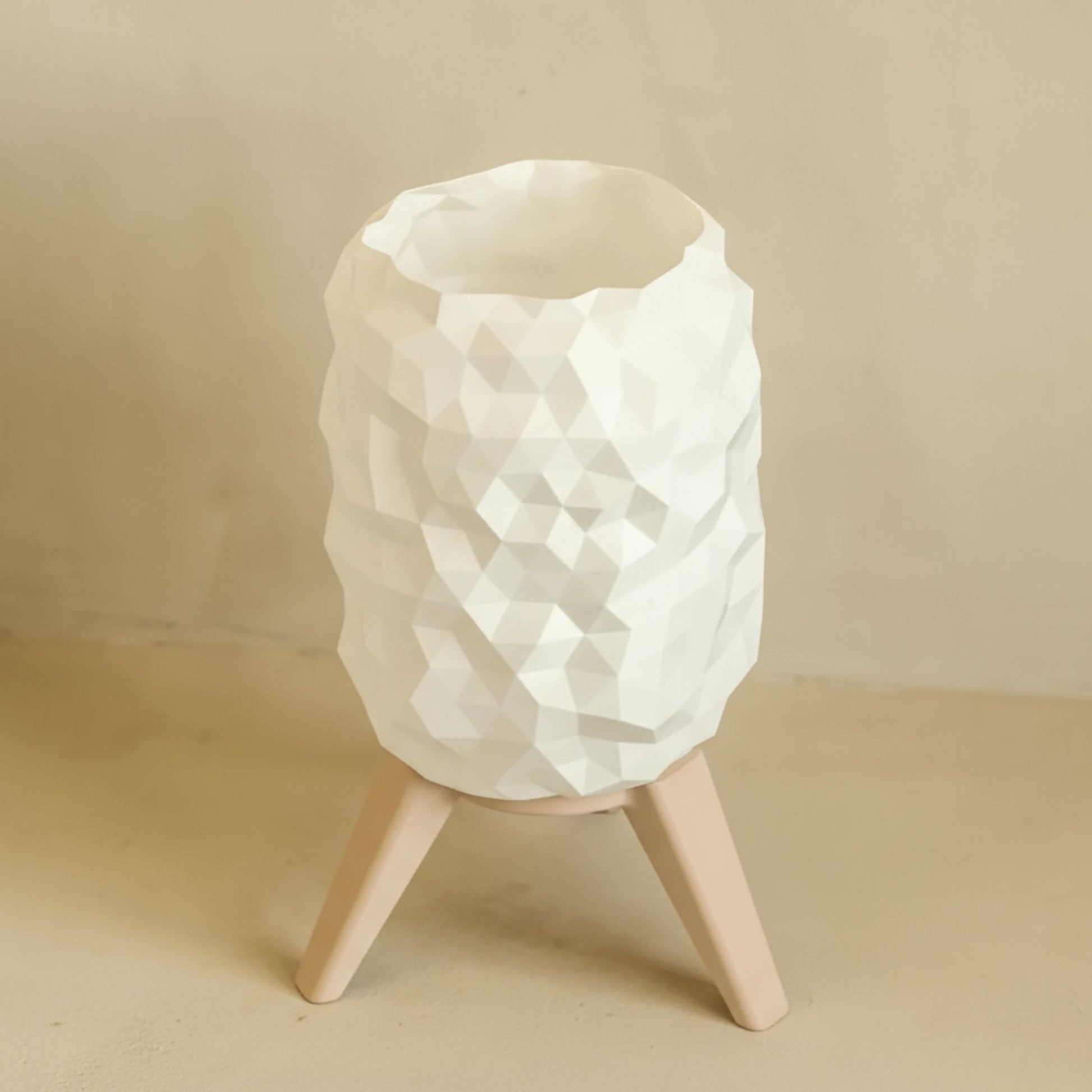 Luminaria_de_Mesa_Prisma_Oriva_Decor